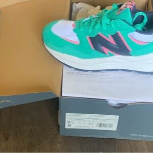 New Balance Green and Pink Sneakers Modern Retro Design